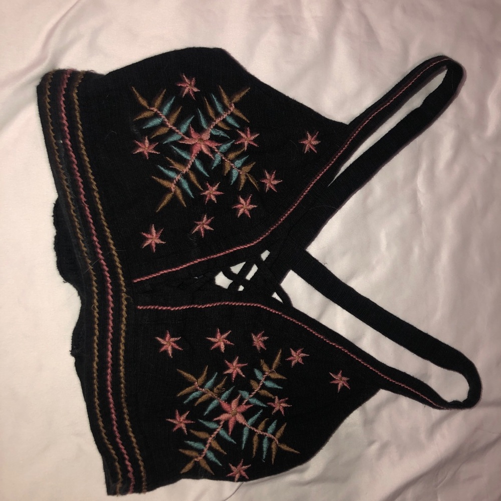 Black crop top with designs